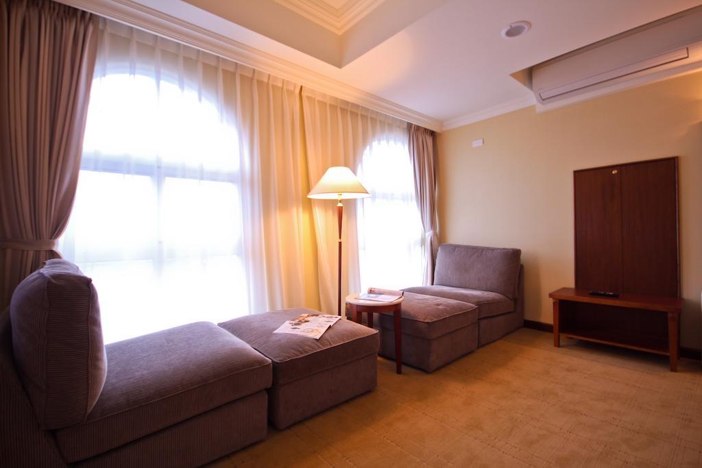 Grand Boss Hotel Yilan Экстерьер фото