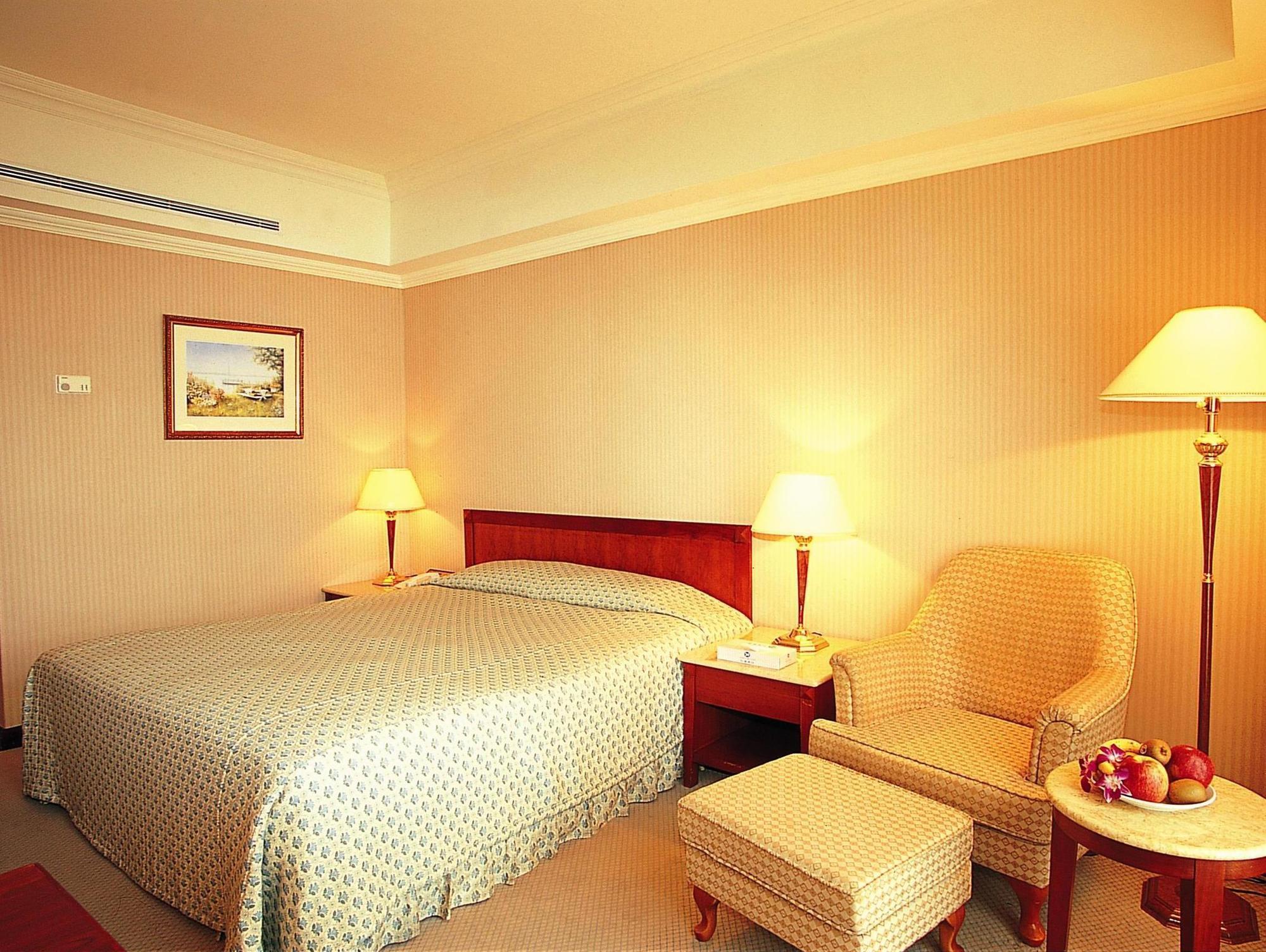 Grand Boss Hotel Yilan Экстерьер фото