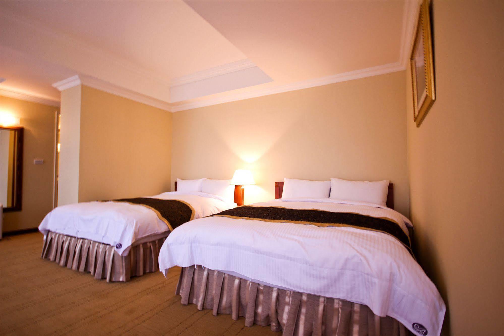 Grand Boss Hotel Yilan Экстерьер фото