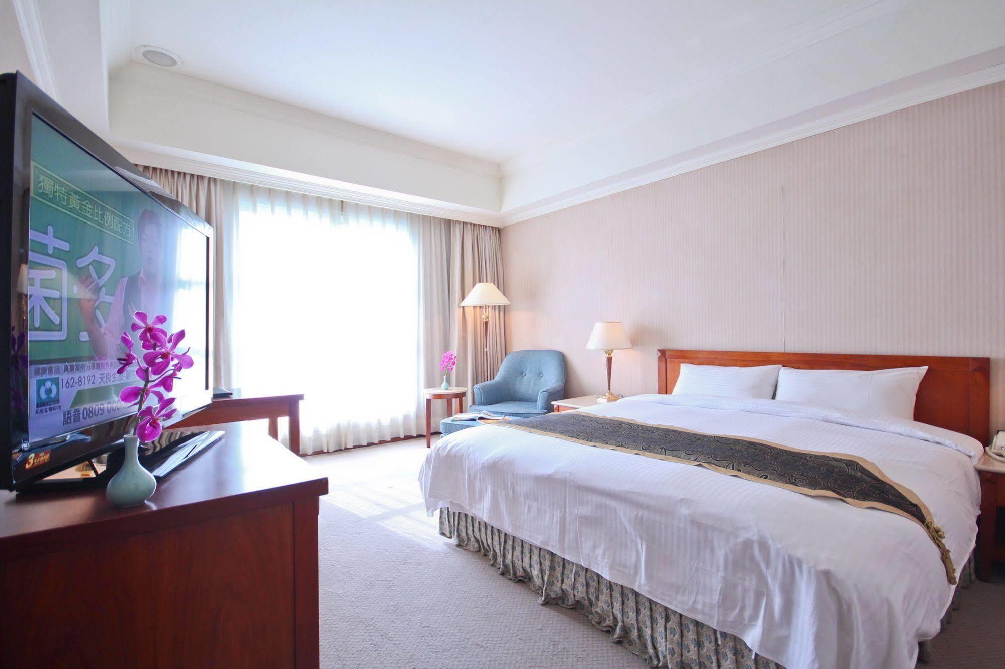 Grand Boss Hotel Yilan Экстерьер фото
