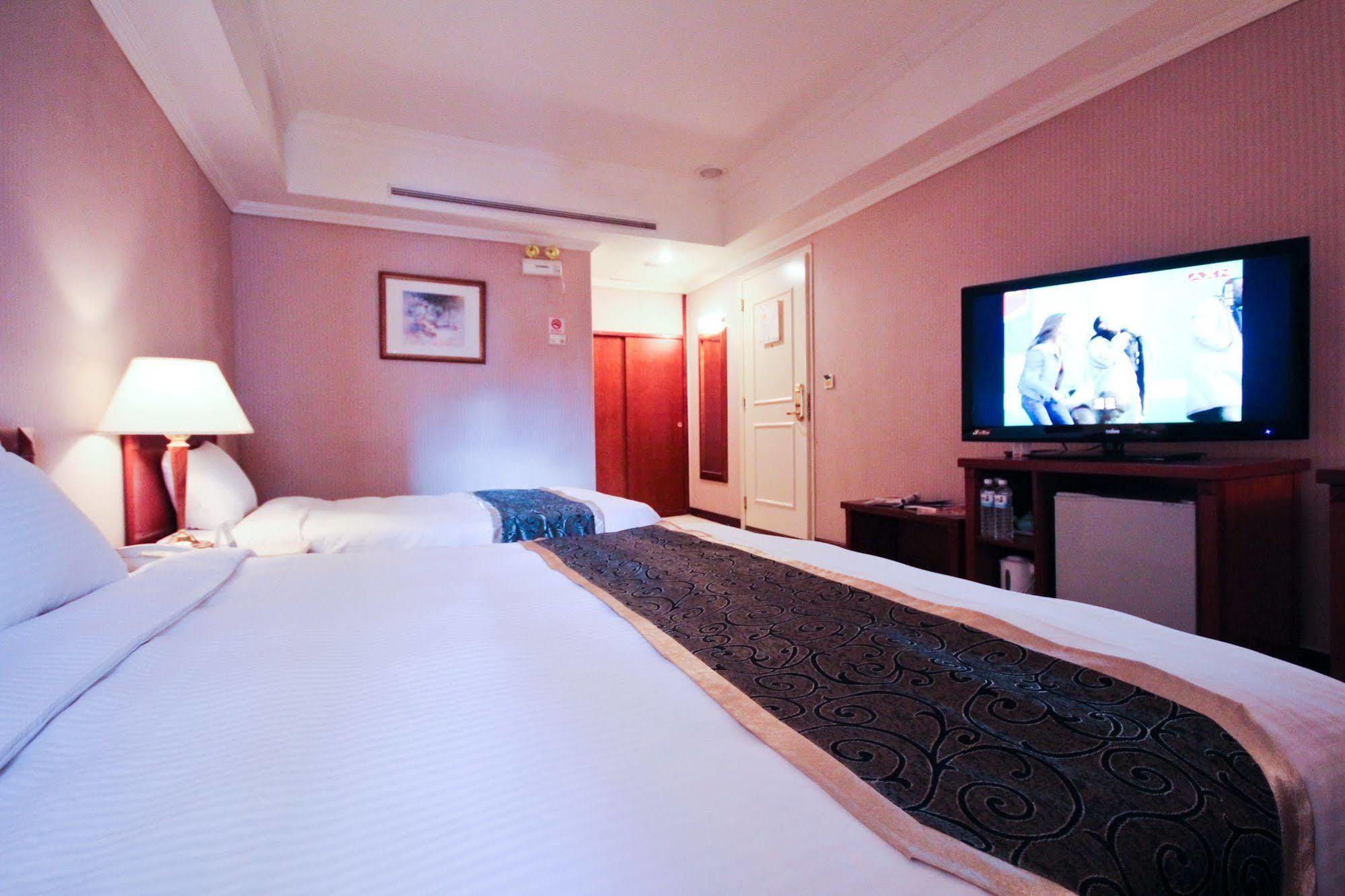 Grand Boss Hotel Yilan Экстерьер фото