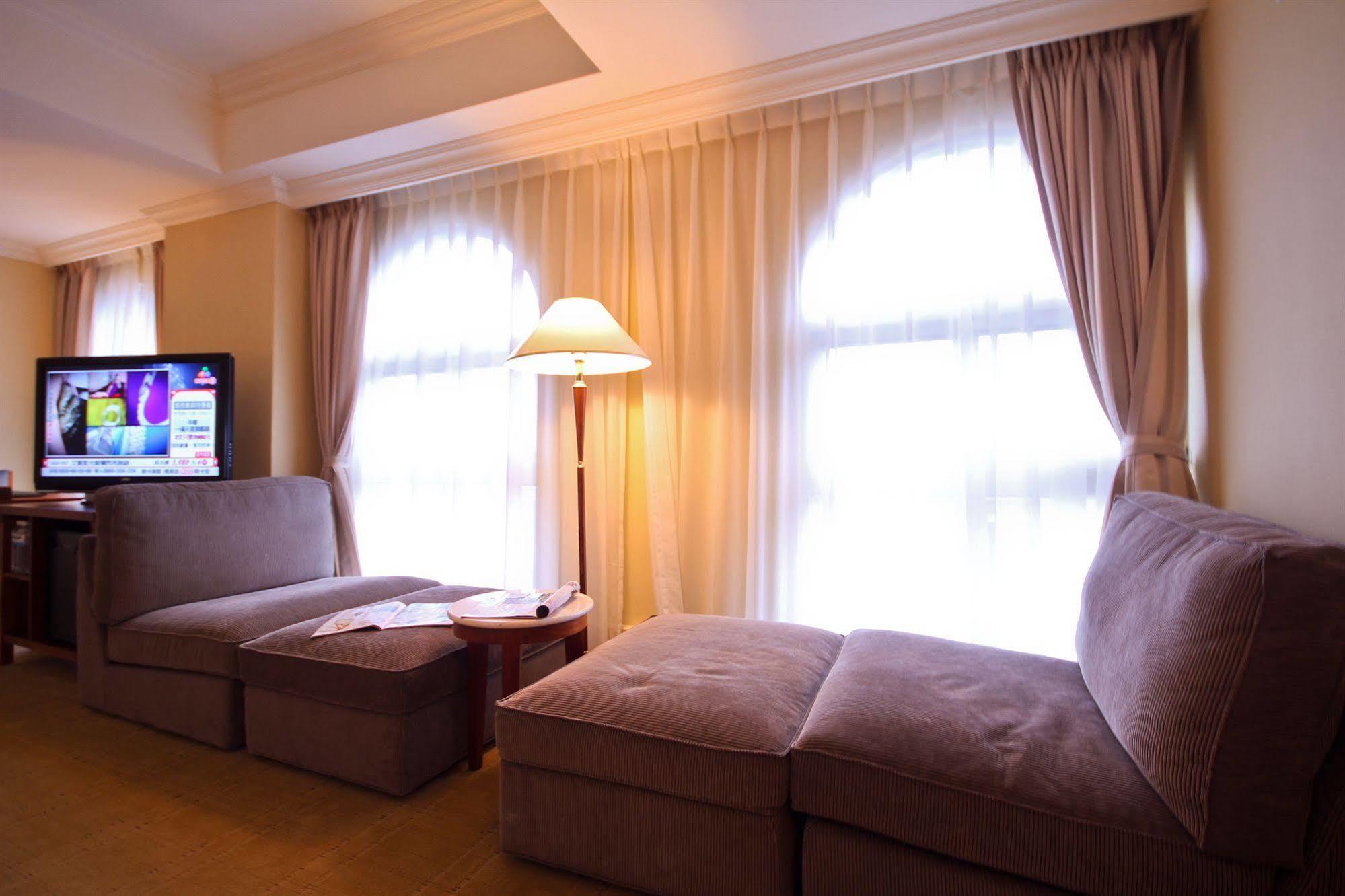 Grand Boss Hotel Yilan Экстерьер фото
